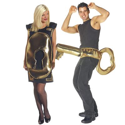 Halloween Costumes Couples on Might Not Be Easy For The Man To Dance With A Costume Like This One