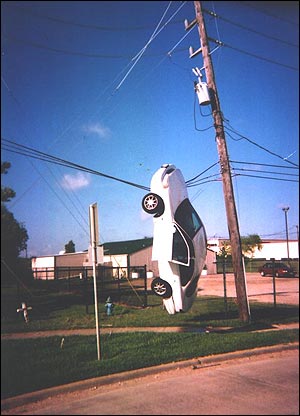 foto kecelakaan mobil aneh