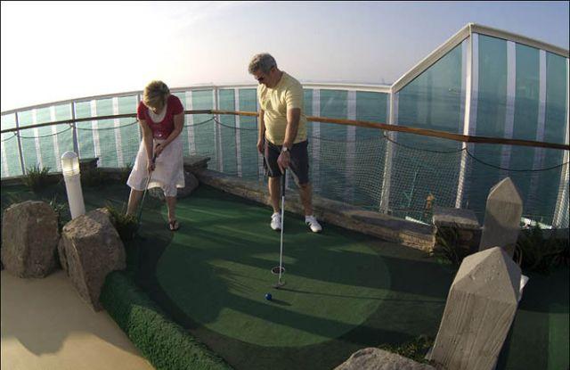 Mini-golf cruise