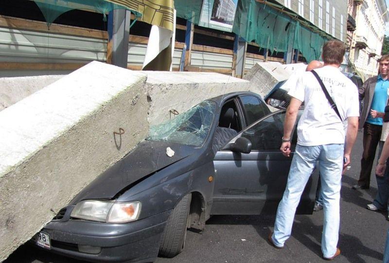 Destroyed cars pictures