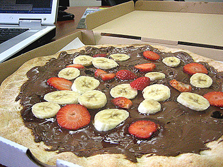 Pizza dessert