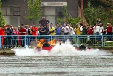 stuntman fell in water